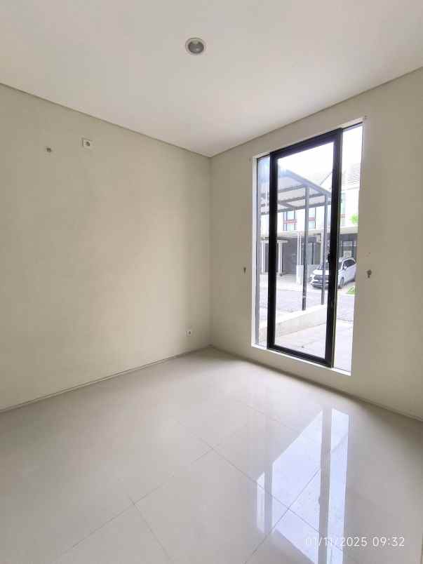 rumah 2 lantai northwest lake citraland surabaya barat