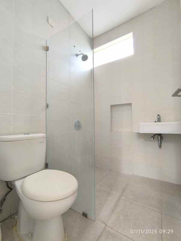 rumah 2 lantai northwest lake citraland surabaya barat