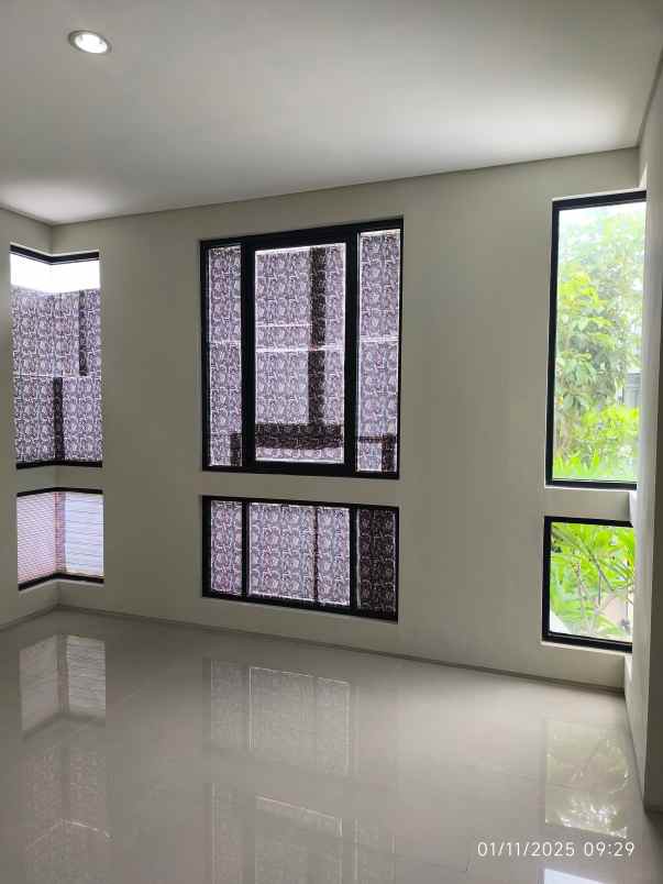 rumah 2 lantai northwest lake citraland surabaya barat