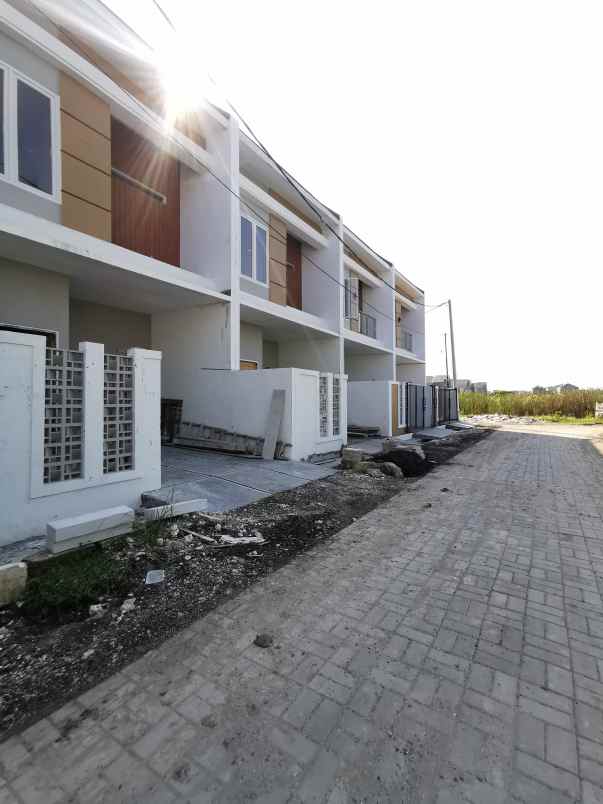 rumah baru 2 lantai gunung anyar rungkut surabaya