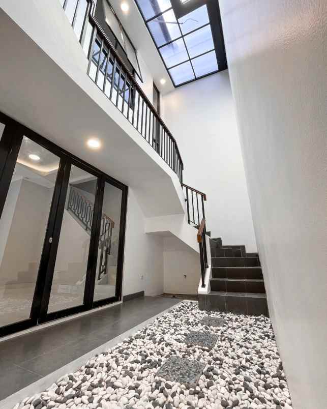 rumah baru 2 lantai siap huni dalam cluster graha raya