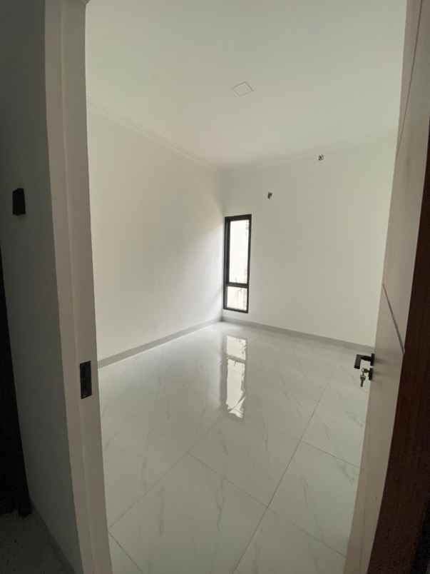rumah baru 2 lt dekat tol kukusan di beji depok