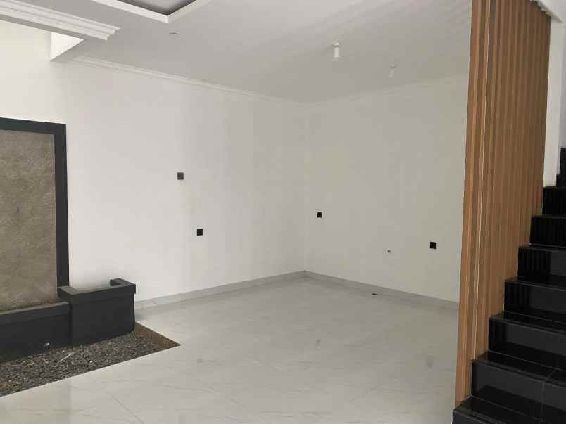 rumah baru 2 lt dekat tol kukusan di beji depok