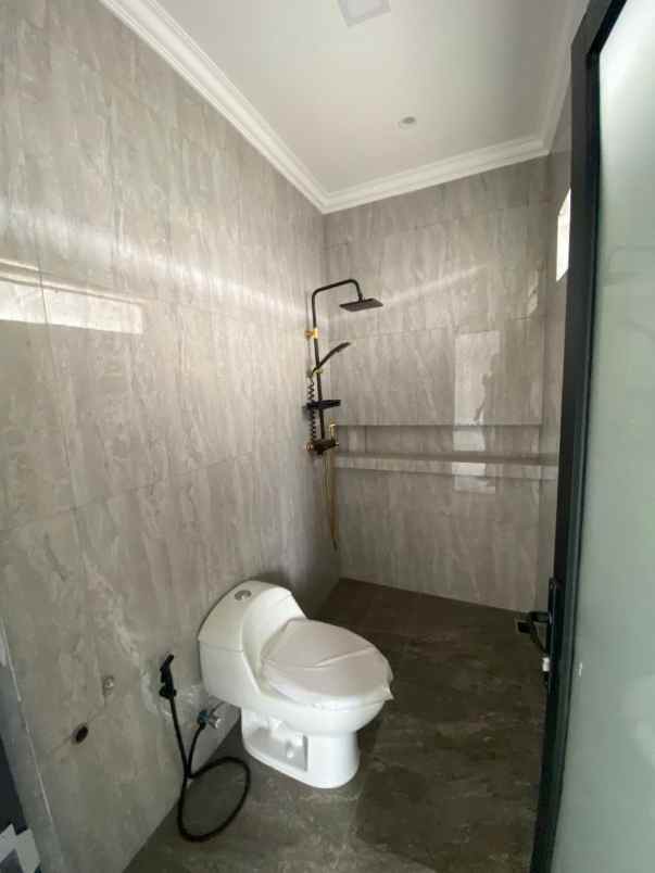 rumah baru 2 lt dekat tol kukusan di beji depok