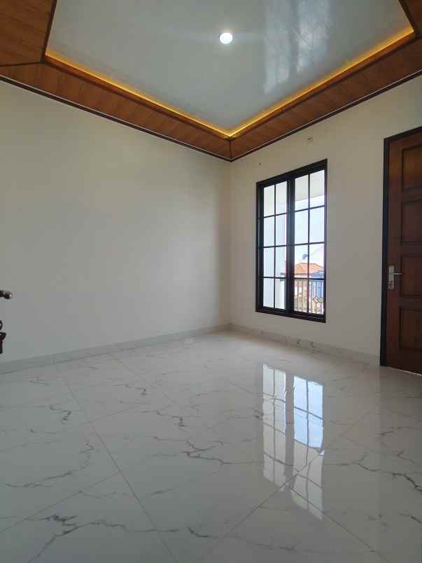 rumah baru siap huni 2 lantai di cipayung jaktim