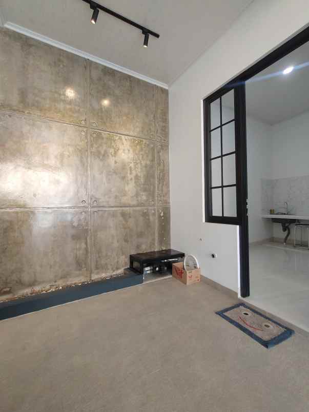 rumah baru siap huni 2 lantai di cipayung jaktim
