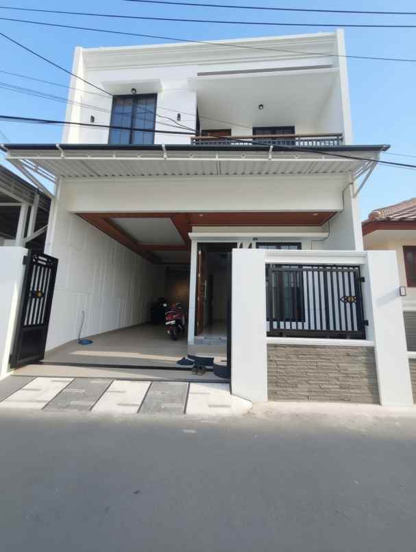 rumah baru siap huni 2 lantai di cipayung jaktim