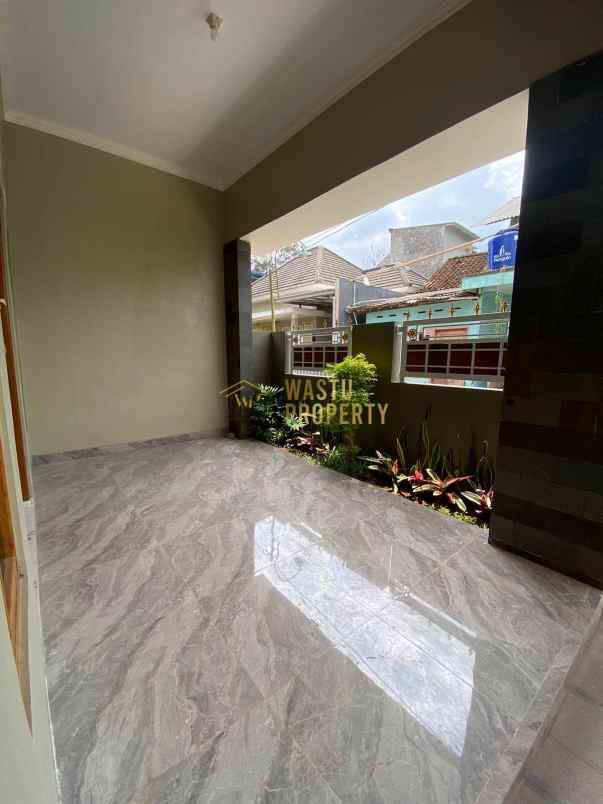 rumah cantik modern 3 menit dari pamella 7