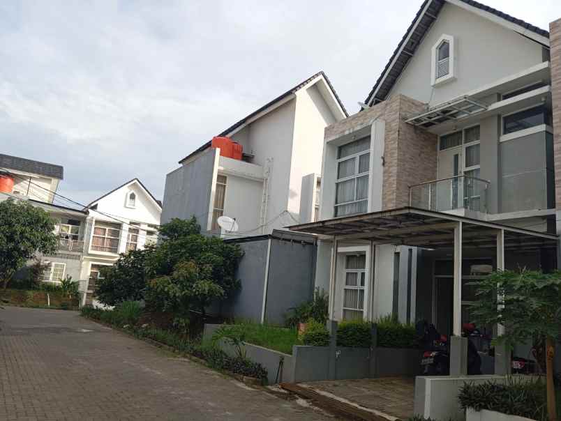 rumah d green aqila kolmas row jalan besar 3 menit awc