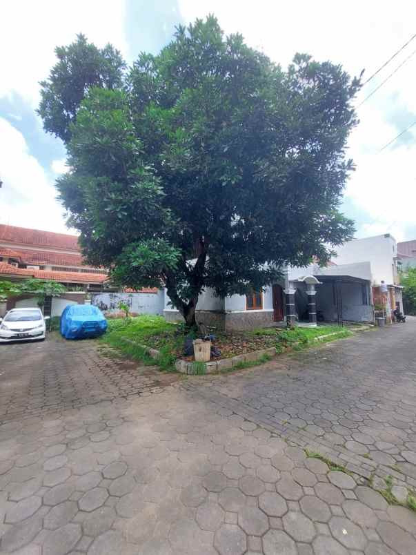 rumah dalam perumahan strategis di seturan