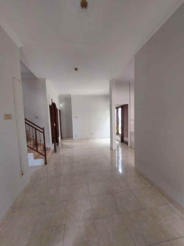 rumah dalam perumahan strategis di seturan