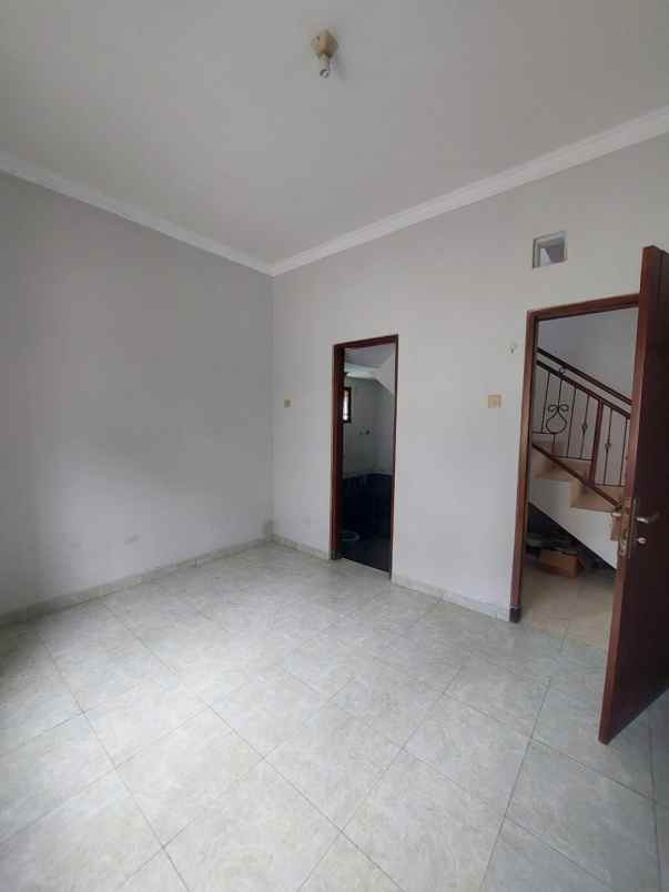 rumah dalam perumahan strategis di seturan