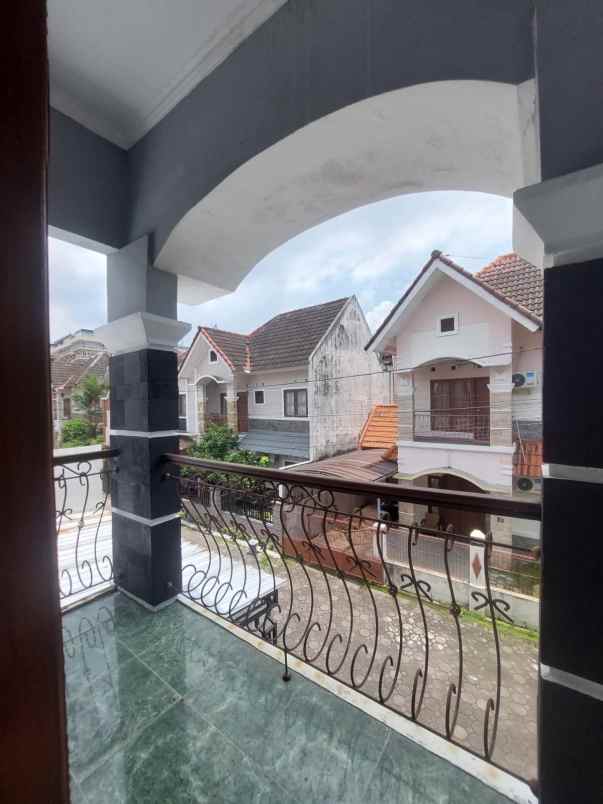 rumah dalam perumahan strategis di seturan