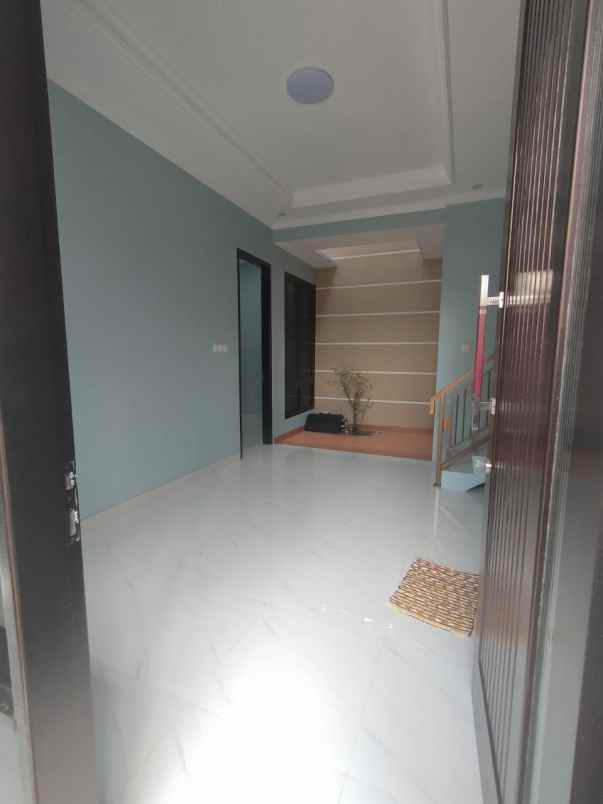 rumah dijual 2 lantai di rangkapan jaya depok