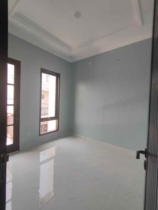 rumah dijual 2 lantai di rangkapan jaya depok