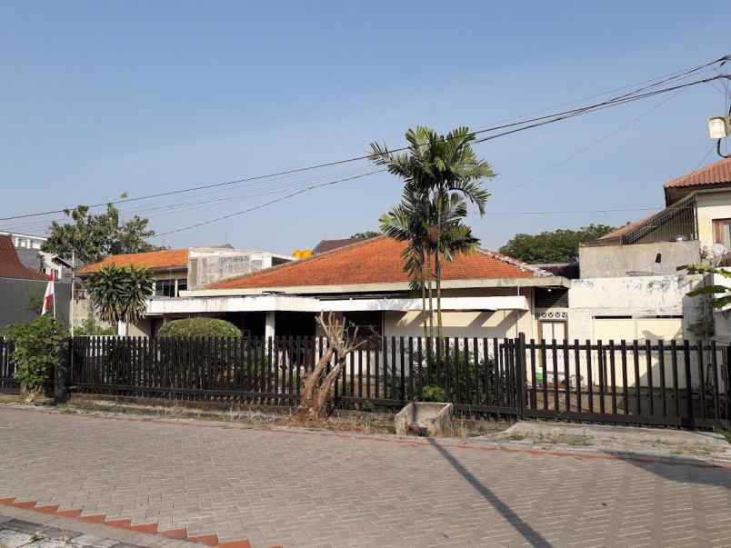 rumah gayung kebonsari hadap timur lapangan taman