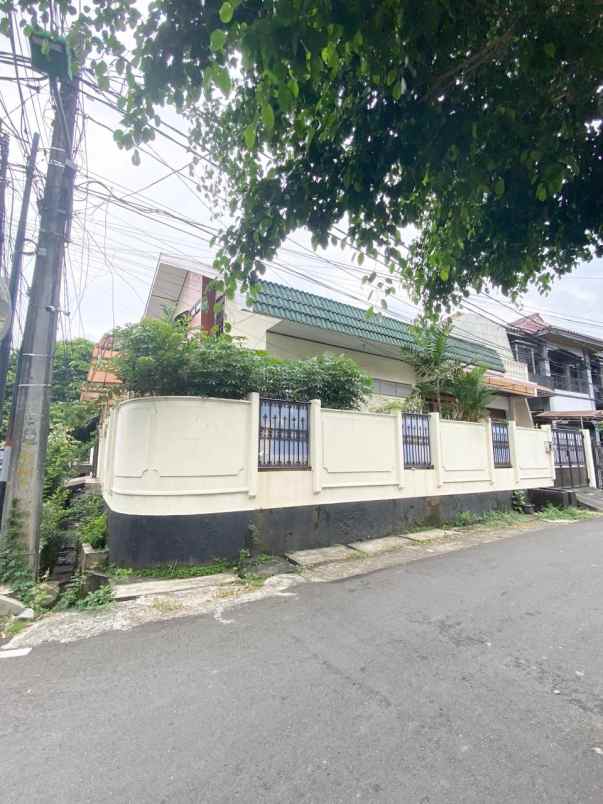 rumah hook di kavling dki pondok kelapa jakarta timur