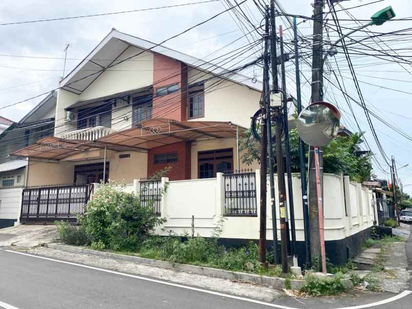 rumah hook di kavling dki pondok kelapa jakarta timur
