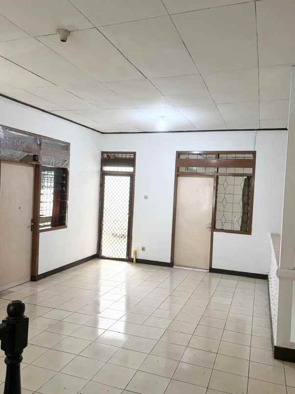 rumah hook di kavling dki pondok kelapa jakarta timur