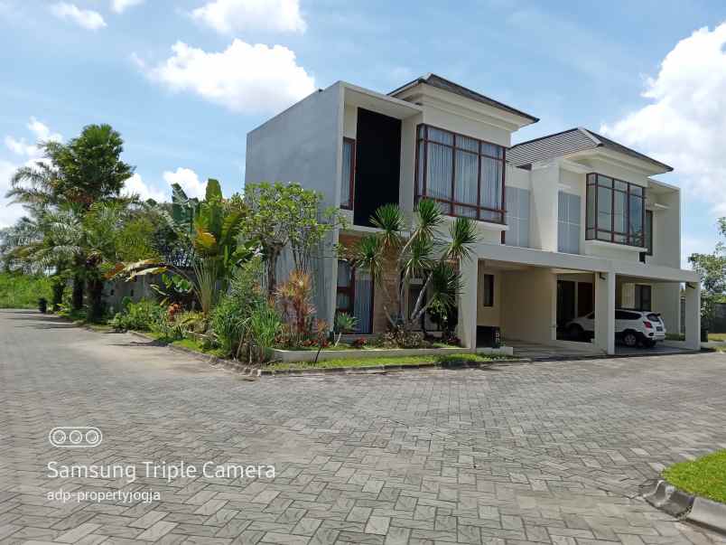 rumah jalan parangtritis km 5