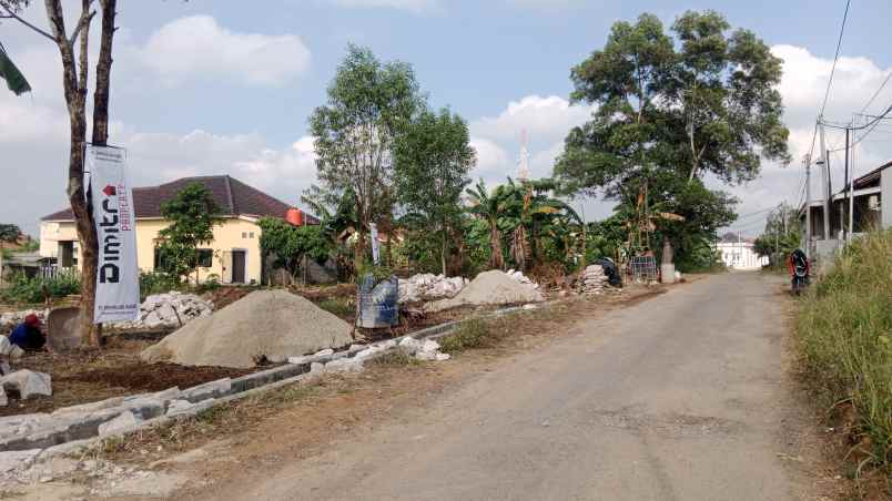 rumah mewah dekat kampus polinela rajabasa