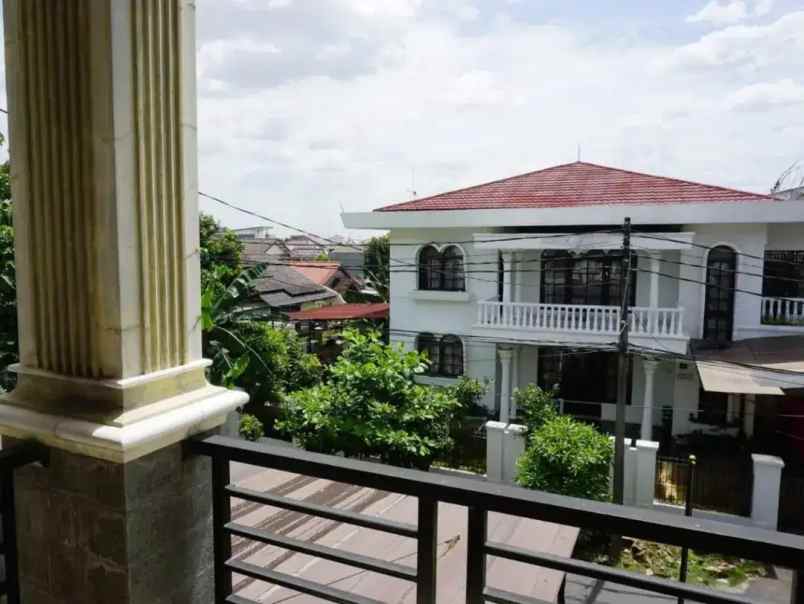 rumah mewah di komplek duren sawit jakarta timur