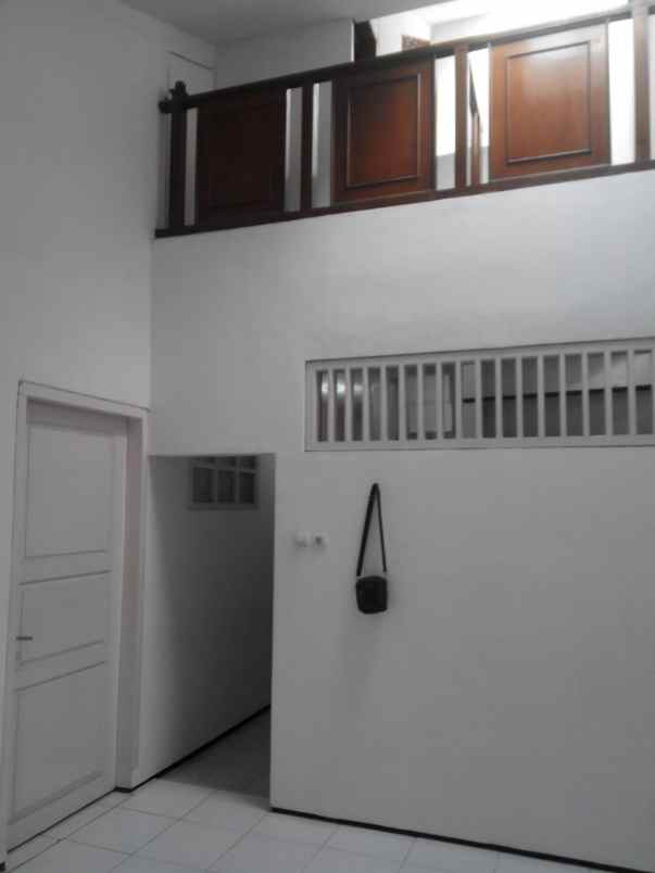 rumah mewah pinggir jalan cocok tuk usaha di galaxy