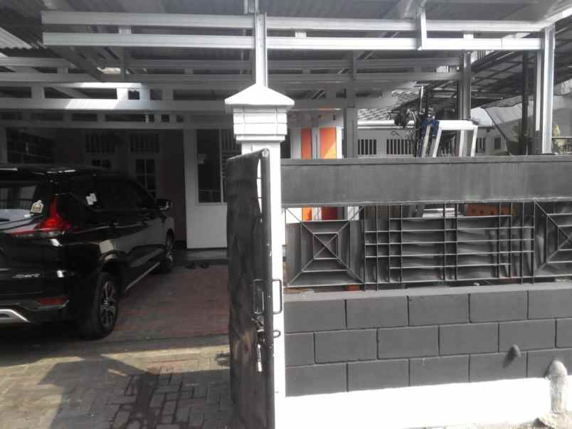 rumah mewah pinggir jalan cocok tuk usaha di galaxy