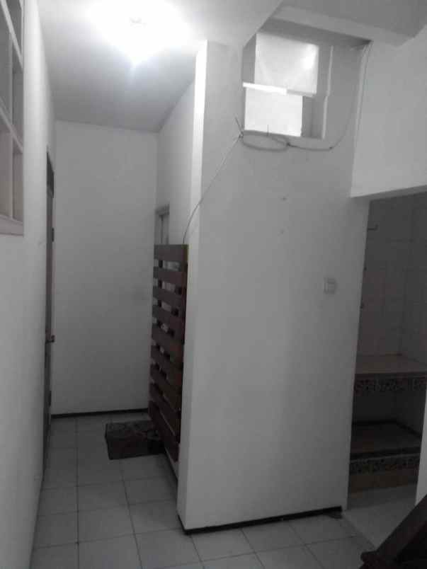 rumah mewah pinggir jalan cocok tuk usaha di galaxy