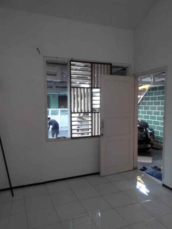 rumah mewah pinggir jalan cocok tuk usaha di galaxy