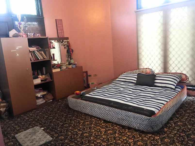 rumah mewah pinggir jalan cocok tuk usaha di galaxy