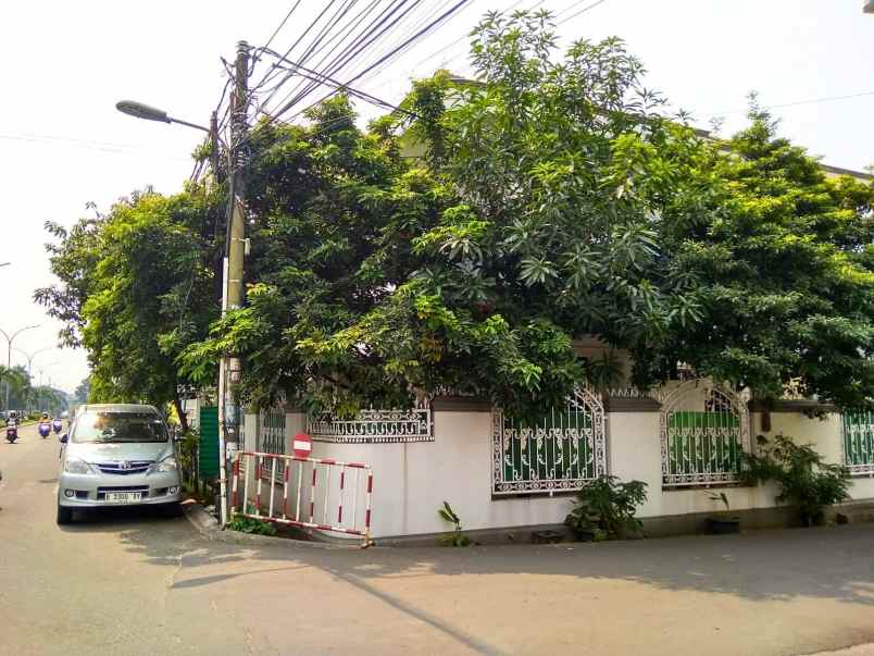 rumah mewah pinggir jalan cocok tuk usaha di galaxy