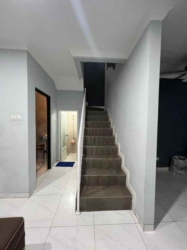 rumah minimalis modern 2 lantai jatikramat jatiasih