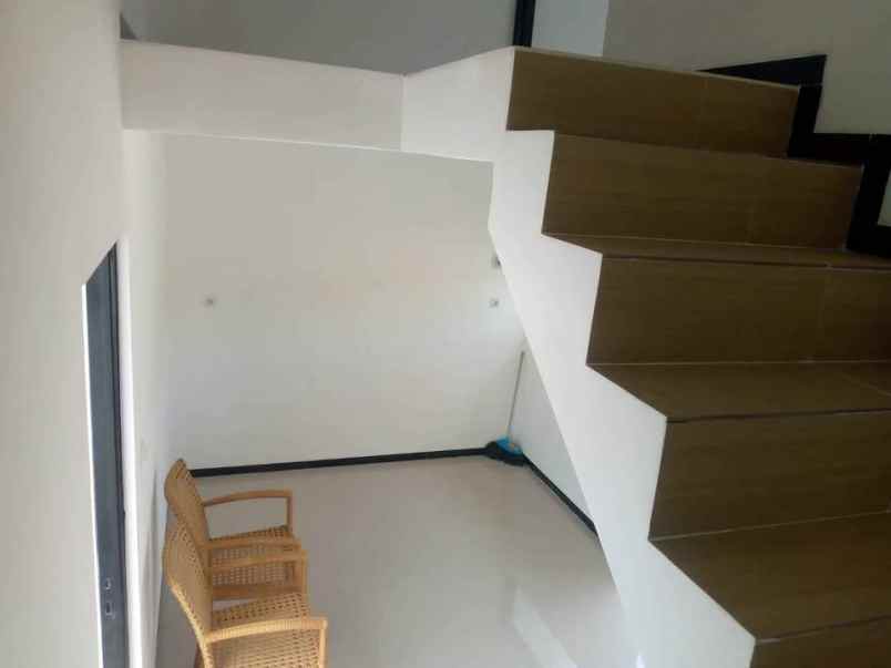 rumah modern 2 lantai 300 juta an di sukun malang