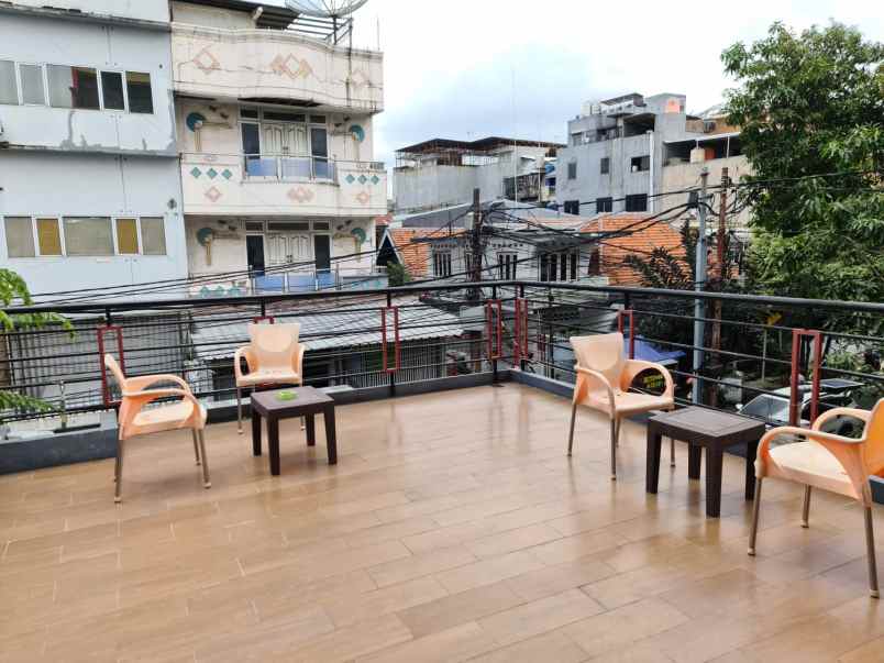 rumah penginapan 50 kamar by oyo cideng jakarta pusat