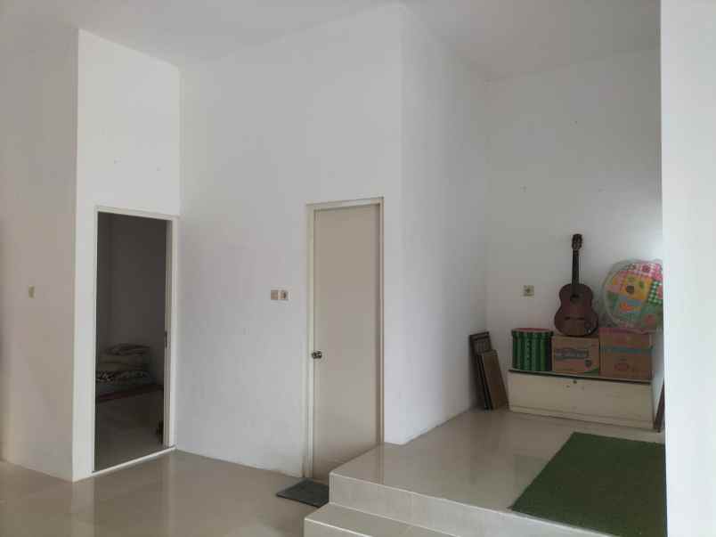 rumah rungkut barata strategis carport