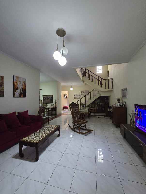 rumah second dalam komplek elite di duren sawit jaktim