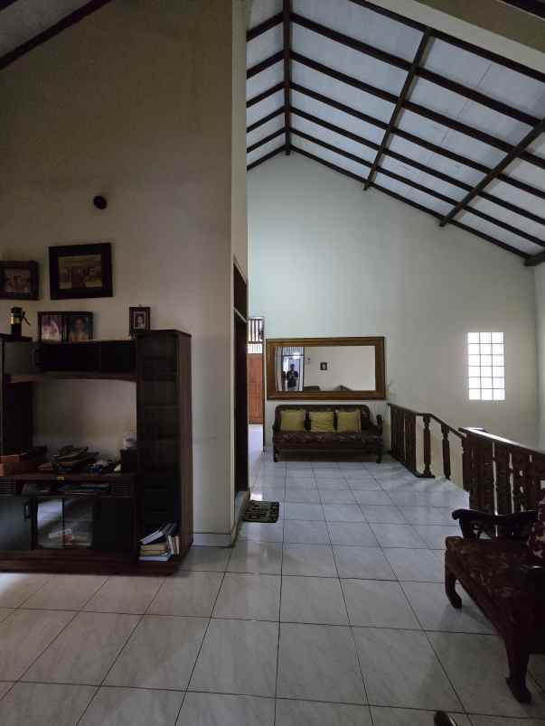 rumah second dalam komplek elite di duren sawit jaktim
