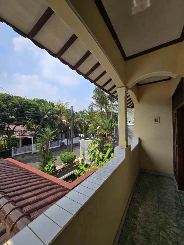 rumah second dalam komplek elite di duren sawit jaktim