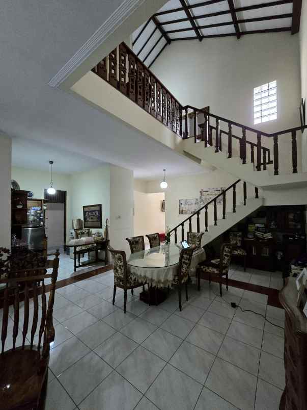 rumah second dalam komplek elite di duren sawit jaktim