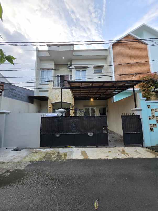 rumah secondary terawat siap huni di duren sawit