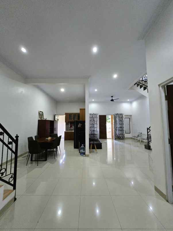 rumah secondary terawat siap huni di duren sawit