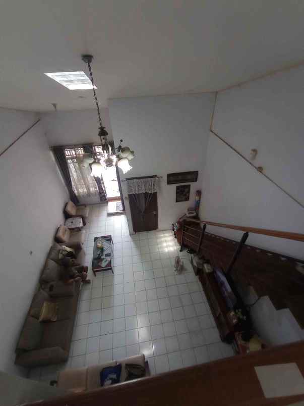 rumah siap huni 2 lantai mampang