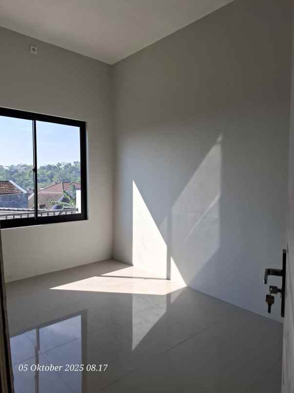 rumah siap huni lokasi strategis di banyumanik