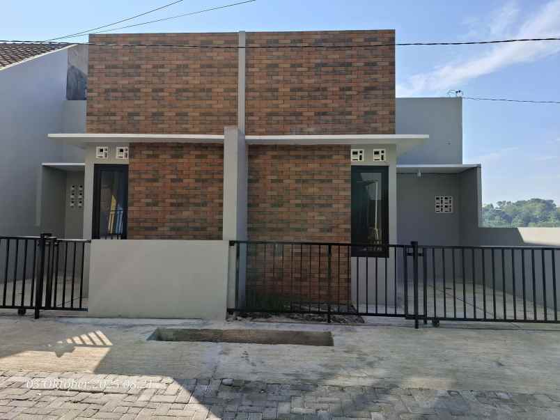 rumah siap huni lokasi strategis di banyumanik