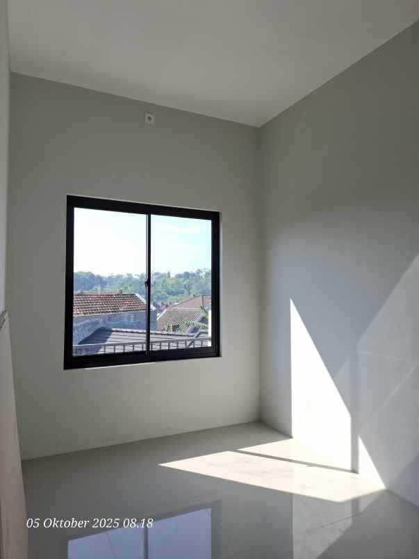 rumah siap huni lokasi strategis di banyumanik