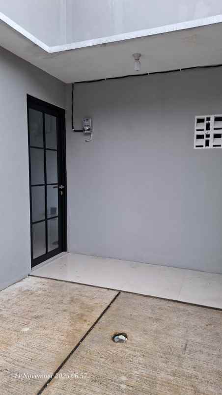 rumah siap huni lokasi strategis di banyumanik