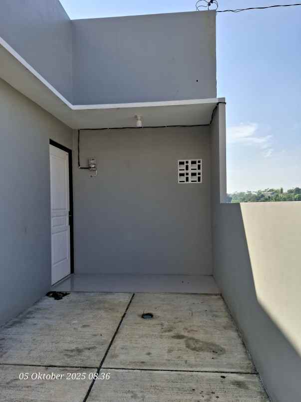 rumah siap huni lokasi strategis di banyumanik