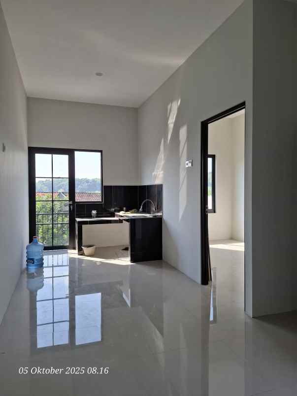 rumah siap huni lokasi strategis di banyumanik