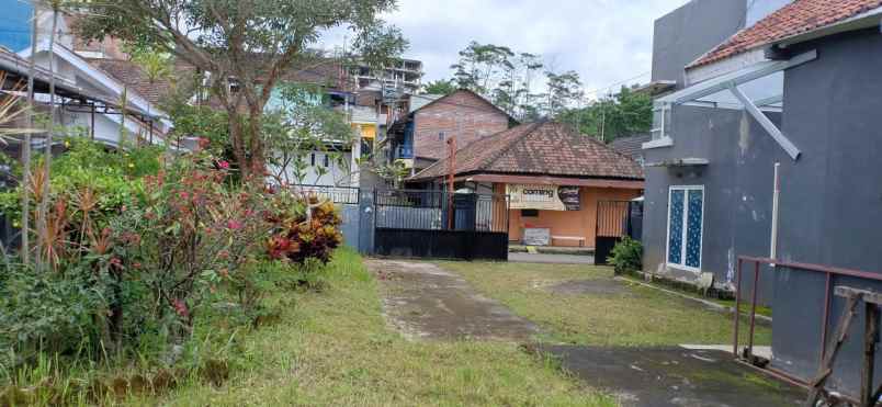 rumah strategis halaman luas di temas kota batu